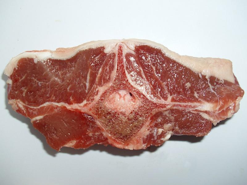 Agneau, côte ou côtelette, crue (aliment moyen).