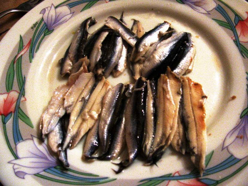 Photo d'anchois au sel (anchoité, semi-conserve).