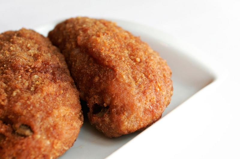 Beignet de viande, volaille ou poisson, fait maison.
