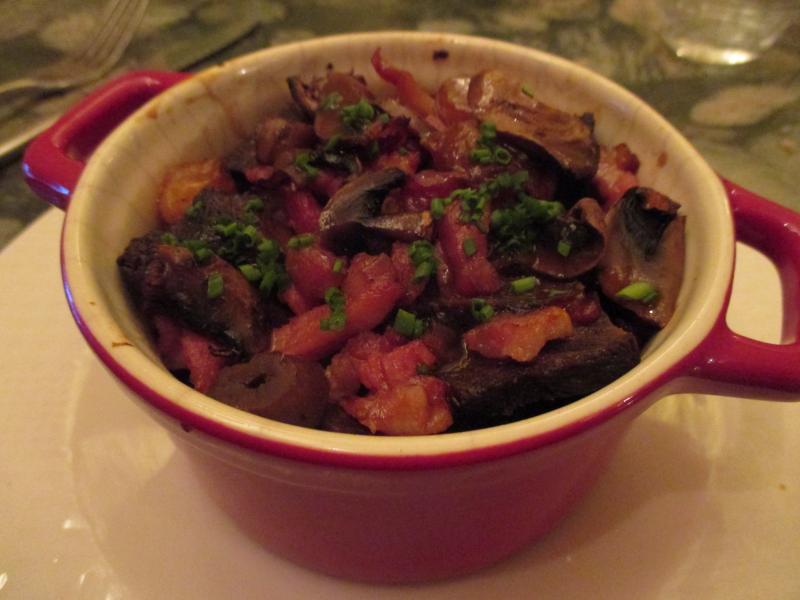 Photo d'un plat de boeuf bourguignon.