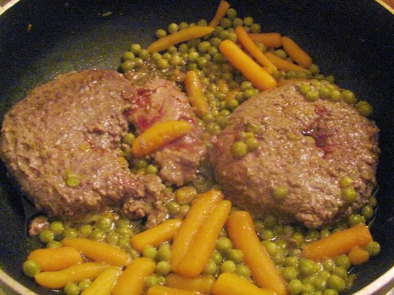 Bœuf, steak haché, cuit (aliment moyen).