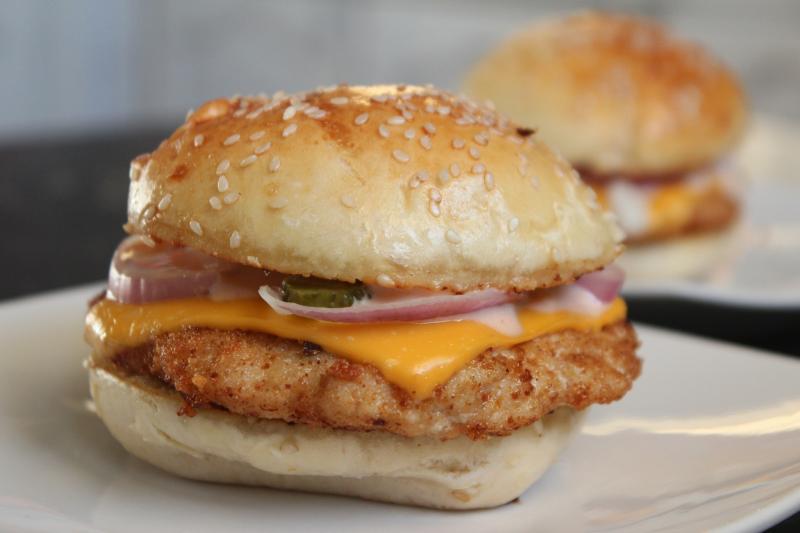 Photo d'un burger au poulet.