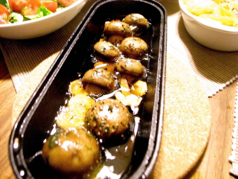 Champignon de Paris ou champignon de couche, sauté/poêlé, sans matière grasse.