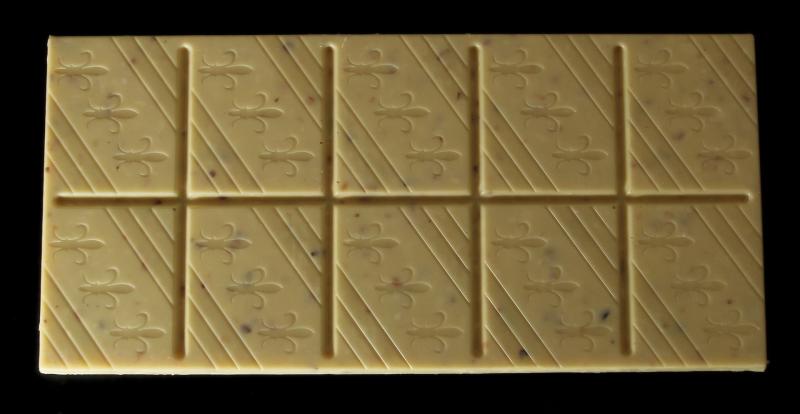 Chocolat blanc aux fruits secs (noisettes, amandes, raisins, praliné) , tablette.