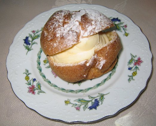 Photo de chou à la crème chantilly