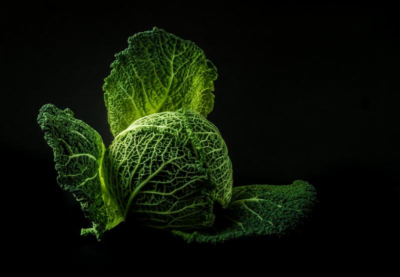 Photo d'un chou vert, cru.
