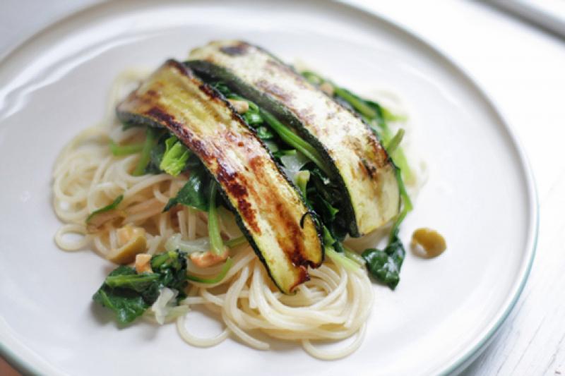 Courgettes, pulpes et peaux, cuites.