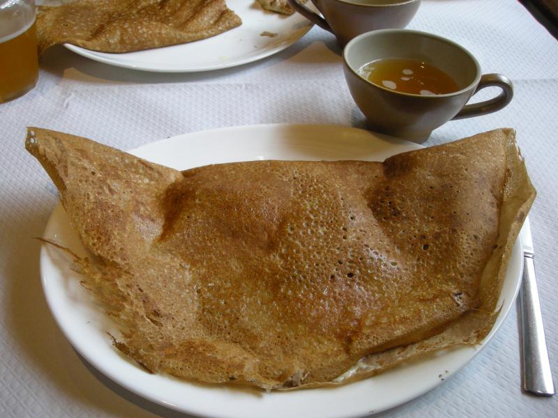 Crêpe ou Galette complète (œuf, jambon, fromage).