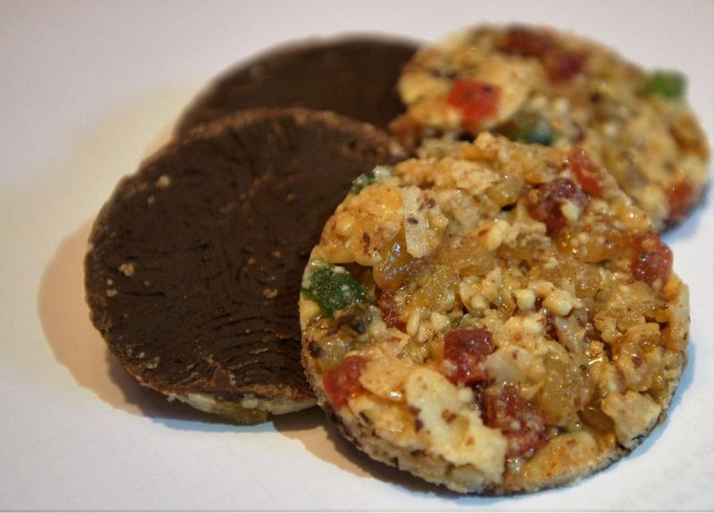 Florentin (biscuit sec sucré chocolaté aux amandes).
