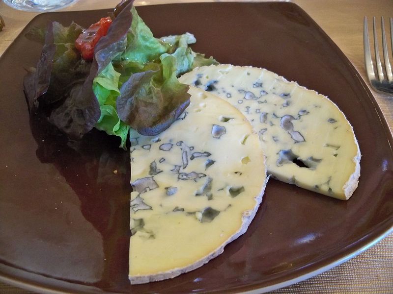 Photo de tranches de fourme d'Ambert