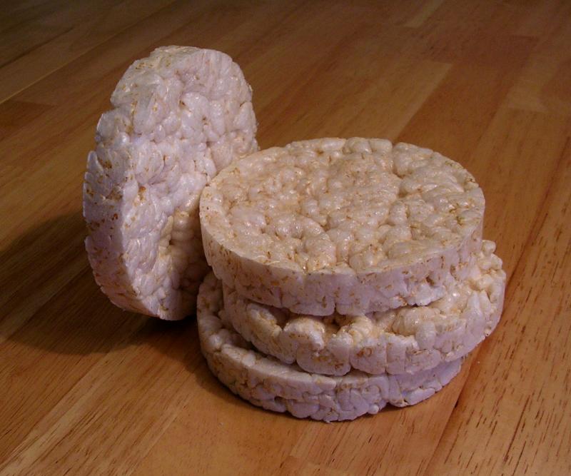 Photo de galettes de riz soufflé complet.