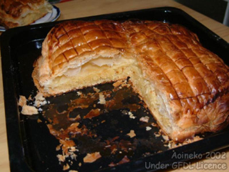 Galette des rois feuilletée, fourrée frangipane.