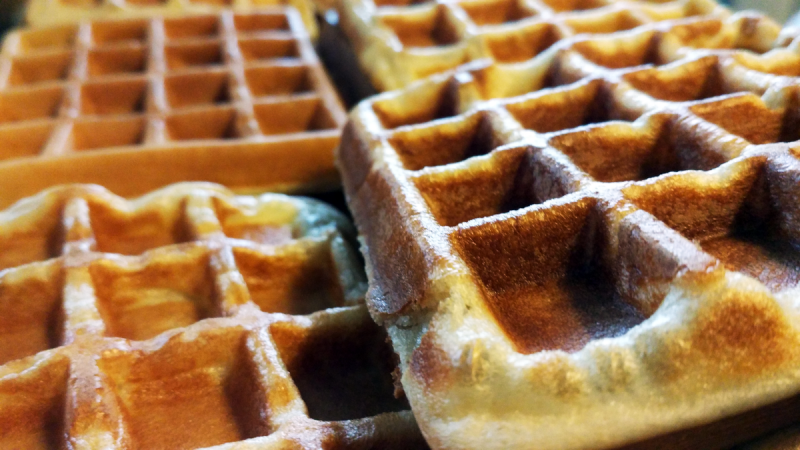 Gaufre croustillante (fine ou sèche), nature ou sucrée, préemballée.