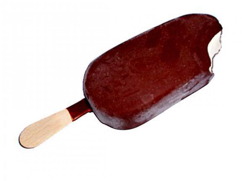 Glace ou crème glacée, bâtonnet, enrobé de chocolat.