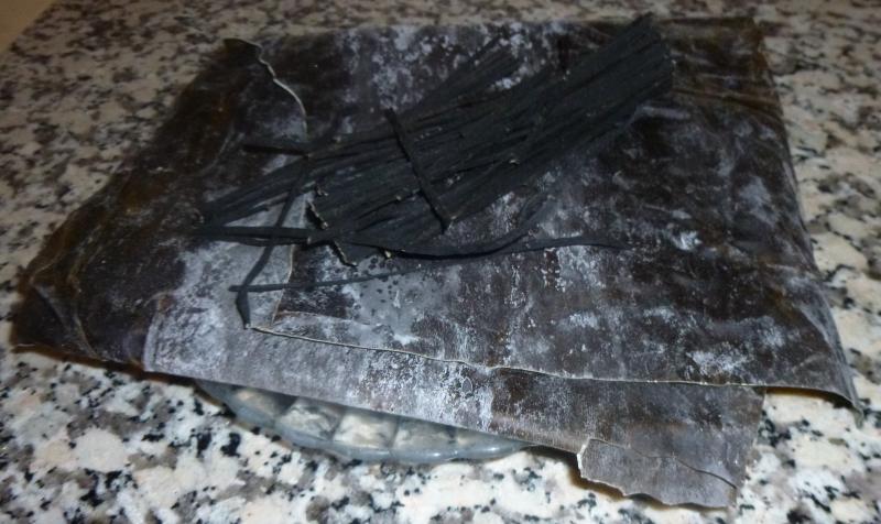 Photo d'un plat de haricots de mer (Himanthalia elongata), séchés ou déshydratés.