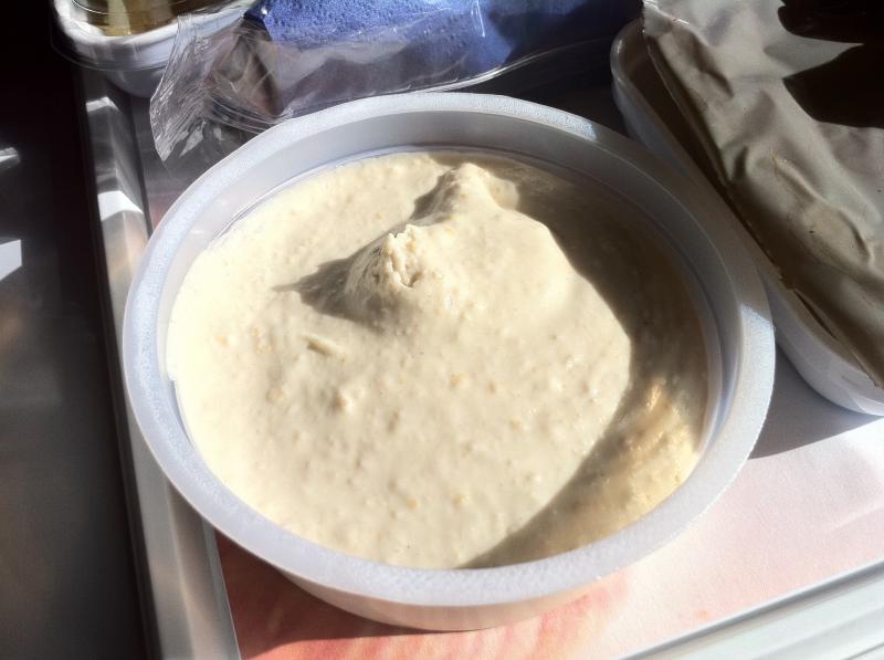 Photo d'un plat de houmous.
