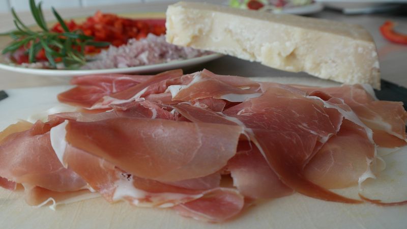 Photo de jambon cru, fumé