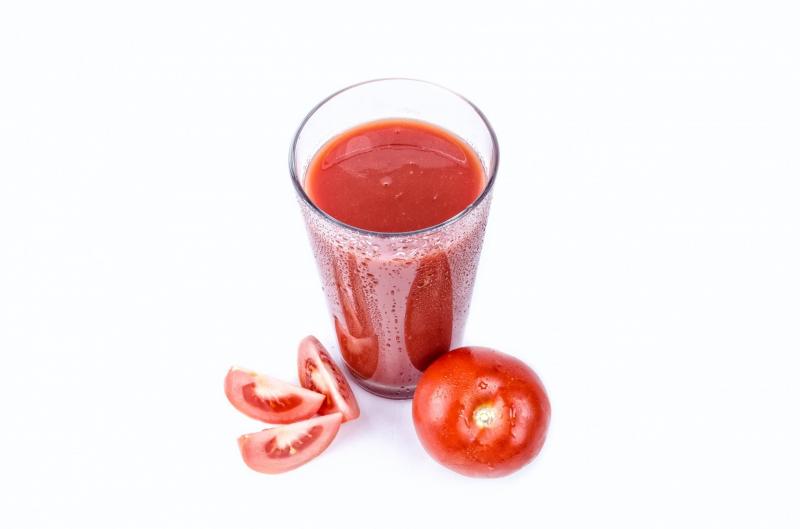 Jus de tomate, pur jus, salé à 3 g/L.