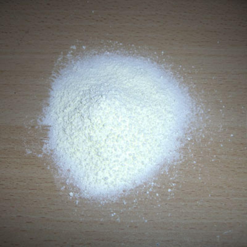 Photo d'une portion de lait en poudre, demi-écrémé.