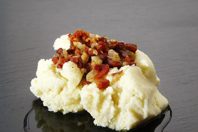 Photo de purée aux  lardons fumés, cuits
