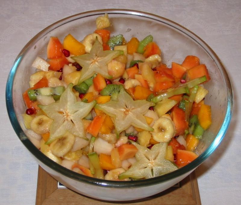 Macédoine ou cocktail ou salade de fruits, au sirop, appertisé, égoutté.