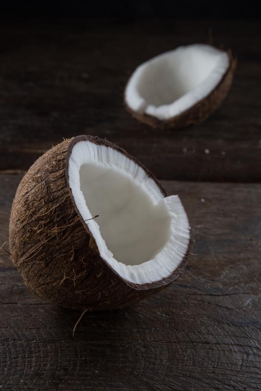 Photo de noix de coco, amande mûre, fraîche.