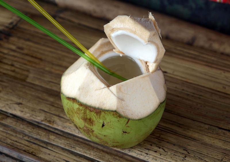 Eau de coco.