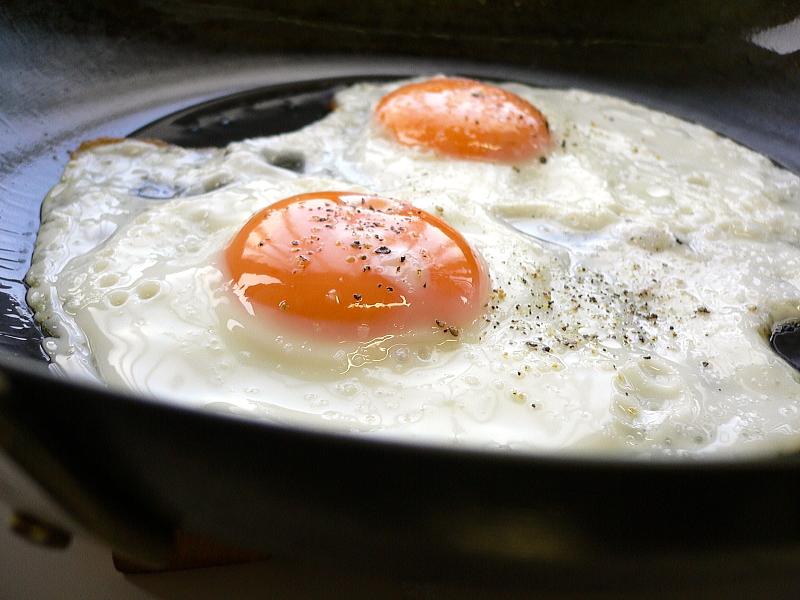 Oeuf, au plat, sans matière grasse.