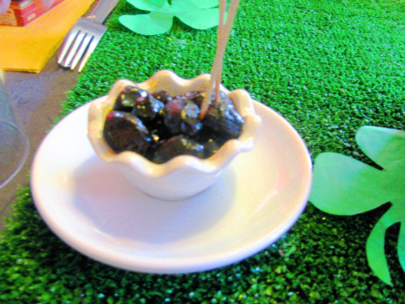 Photo d'olives noires, en saumure.