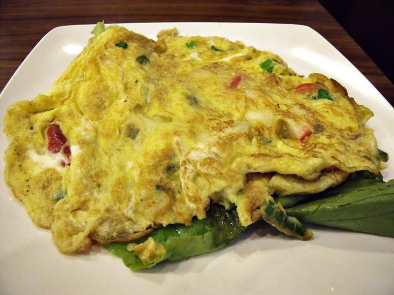 Omelette, garnitures diverses : légumes, fromages, viandes... (aliment moyen).