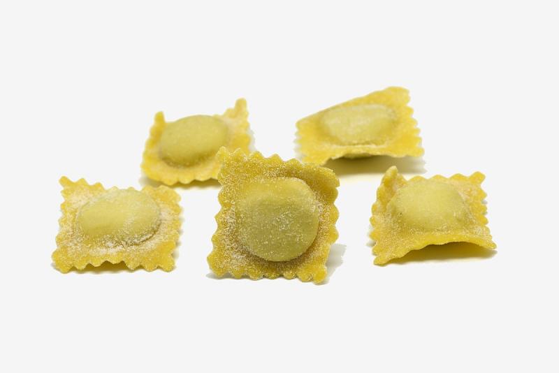 Pâtes fraîches farcies (ex : raviolis), au fromage et aux légumes, cuites.