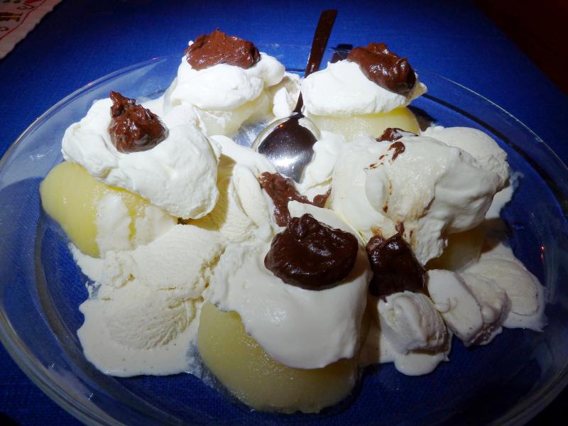 Photo d'un plat de poires belle Hélène.