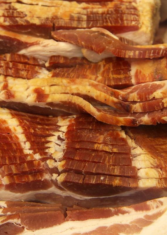 Poitrine de porc, fumée, crue.