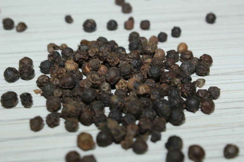 Photo de poivre noir, en grains
