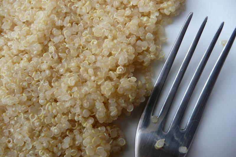 Quinoa, bouilli/cuit à l'eau, non salé.
