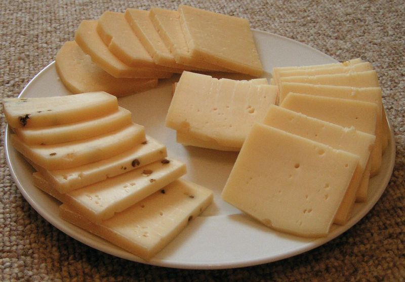 Photo de tranches de fromage à raclette