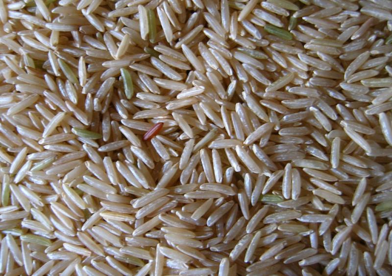 Photo de riz thaï ou basmati, cru.