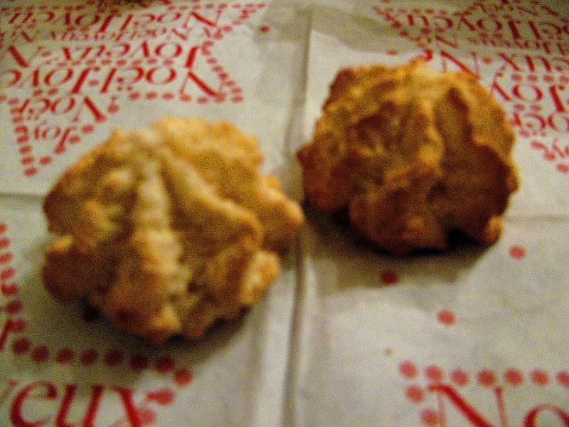 Rocher coco ou Congolais (petit gâteau à la noix de coco).