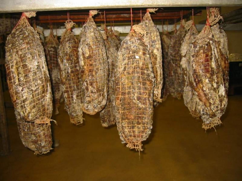 Saucisson sec pur porc, qualité supérieure.