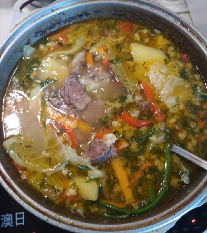 Soupe chorba frik, à base de viande et de frik.