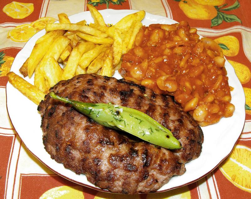 Bœuf, steak haché 10% MG, cuit.