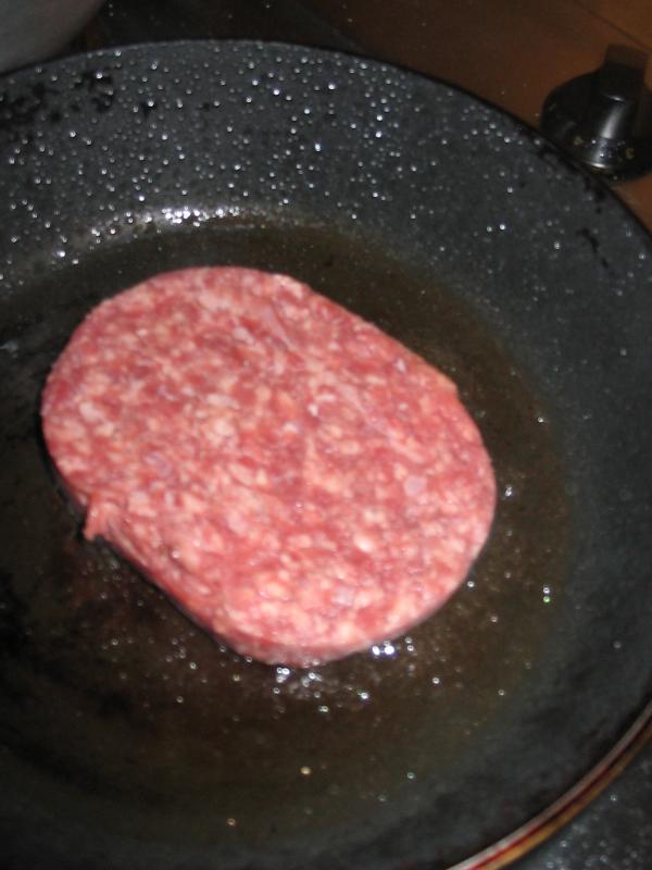 Bœuf, steak haché 20% MG, cru.