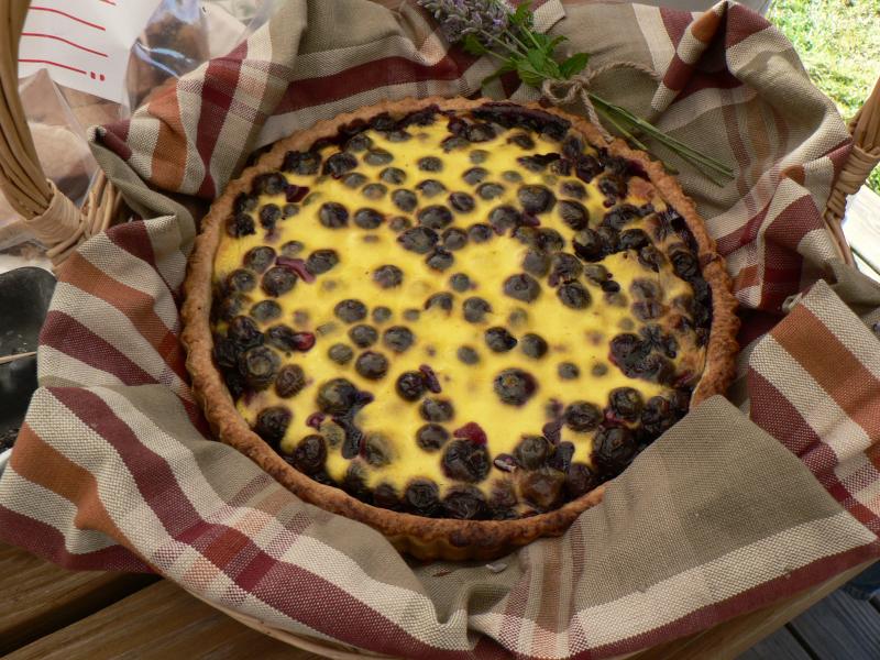 Photo d'une tarte aux fruits et crème pâtissière.