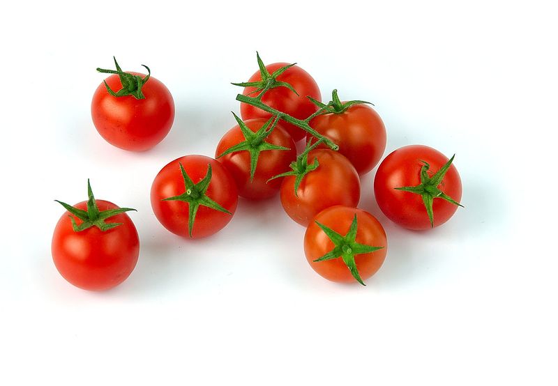 Icône de tomate cerise crue