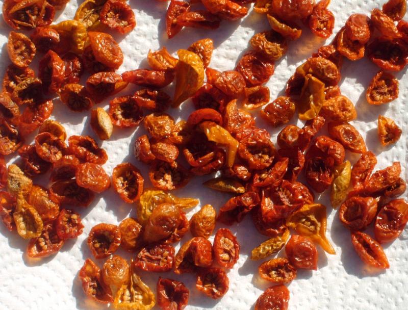 Photo de tomates séchées au soleil.