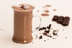  image de l'aliment Boisson cacaotée ou au chocolat, instantanée, sucrée, prête à boire (reconstituée avec du lait demi-écrémé standard)