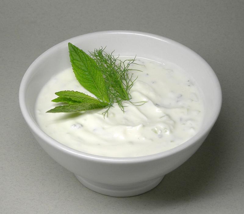 Yaourt, lait fermenté ou spécialité laitière, aromatisé ou aux fruits, 0% MG (aliment moyen).