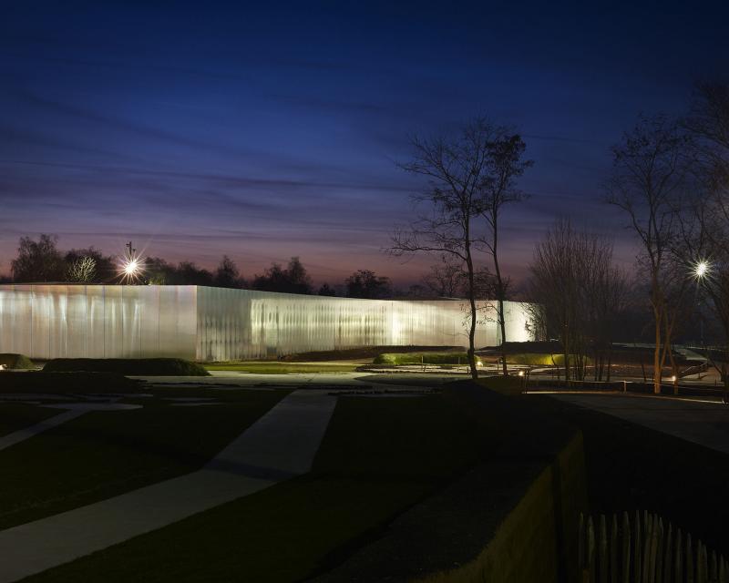 Louvre-Lens.