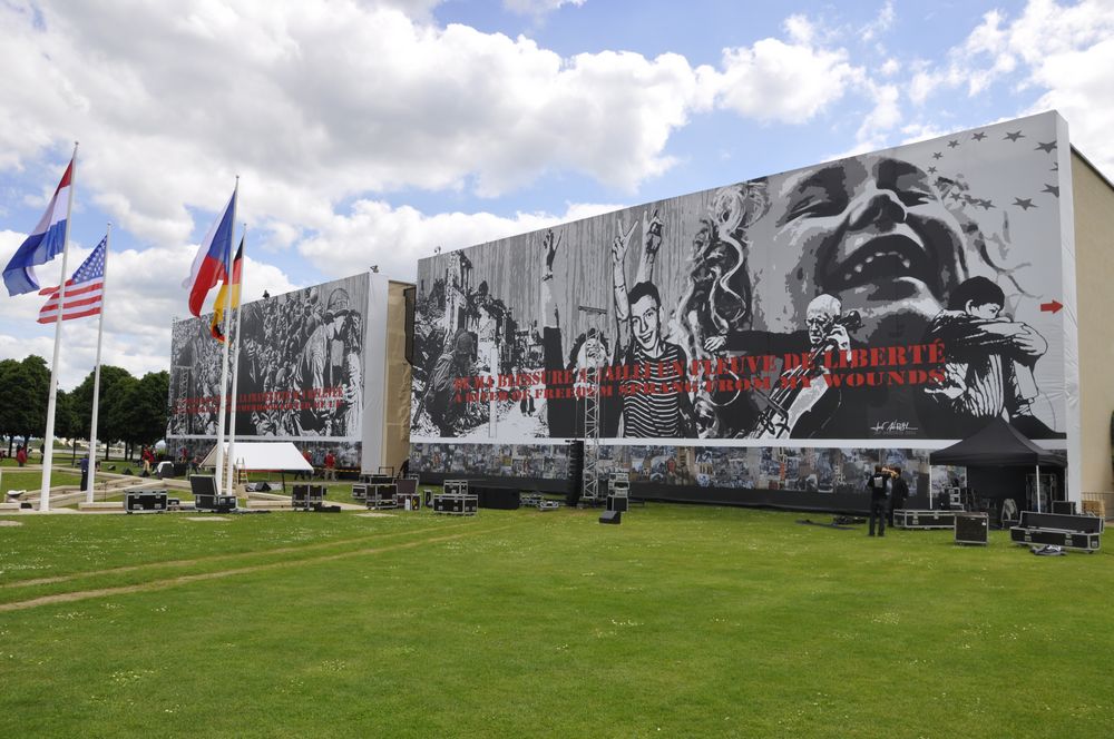 Façade du Mémorial en juin 2014.