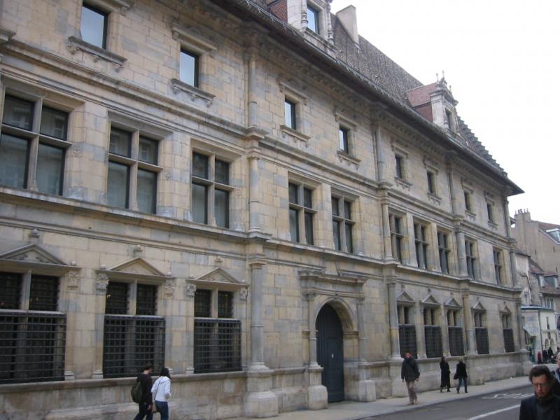   Musée du Temps.